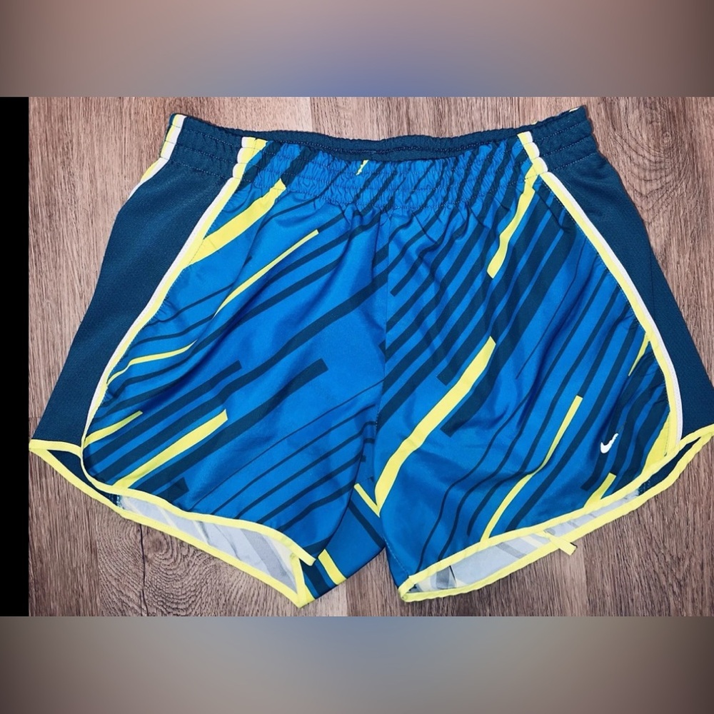 Nike Women’s Lined Elastic Waist Athletic Shorts Size Small Activewear